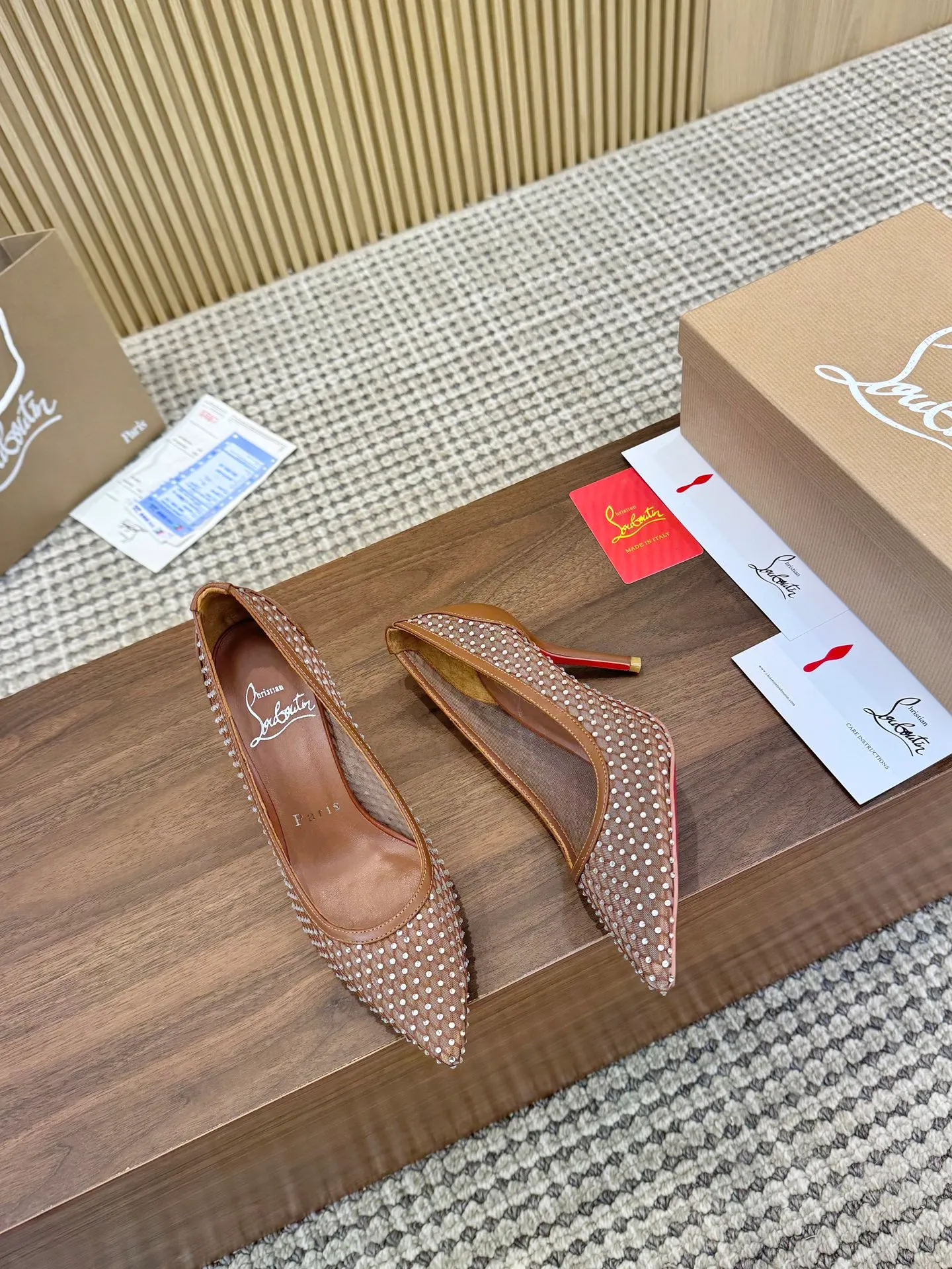 👟👟Ex-factory price 440👟👟 Genuine leather sole +40 Year-round shipment💝Christian Louboutin CL👠 Classic "💎Cow Patent Leather💎Series" noble and luxurious, real blingbling✨ Real materials, all customized by the pattern maker, and the materials are made of original customized materials, achieving the taste of the original 6 color options💍 Upper: imported 👉cow patent leather💪 lining: sheepskin foot pad/lining code number: 34-40.41.42 heel height: two options: 10.5cm and 8.5cm